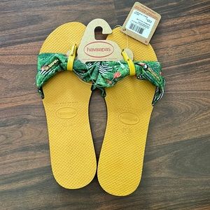 New with tags Havaianas sandals. Size 9/10 39-40